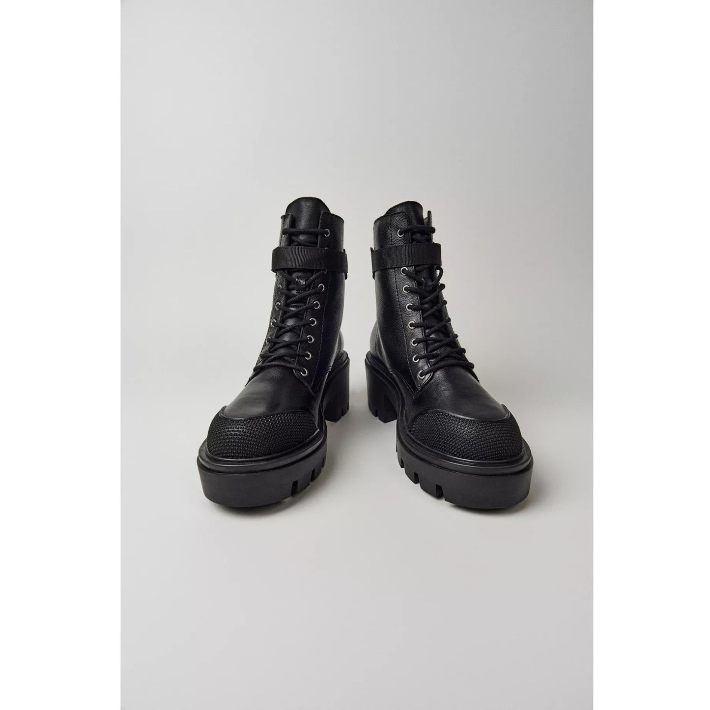 Schutz Women's Black Sarah Round Toe Boots, 10.5 B, NIB, MSRP : 238$